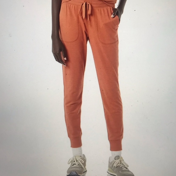 NEW Women’s Relaxed Fit Fleece Jogger Pumpkin Color Plus Size - Picture 1 of 10